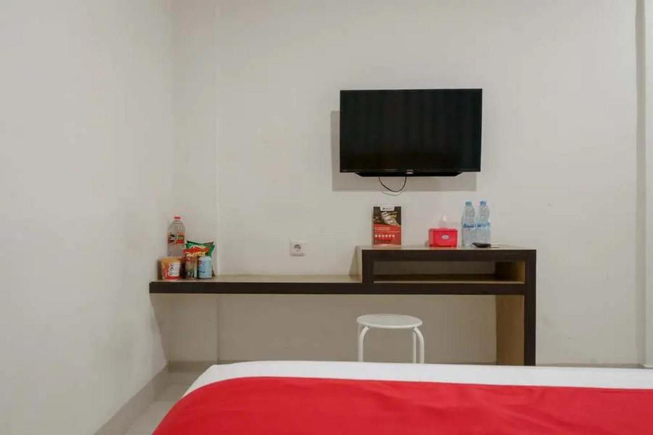 Reddoorz Plus @ Cemara Asri Medan Exterior photo