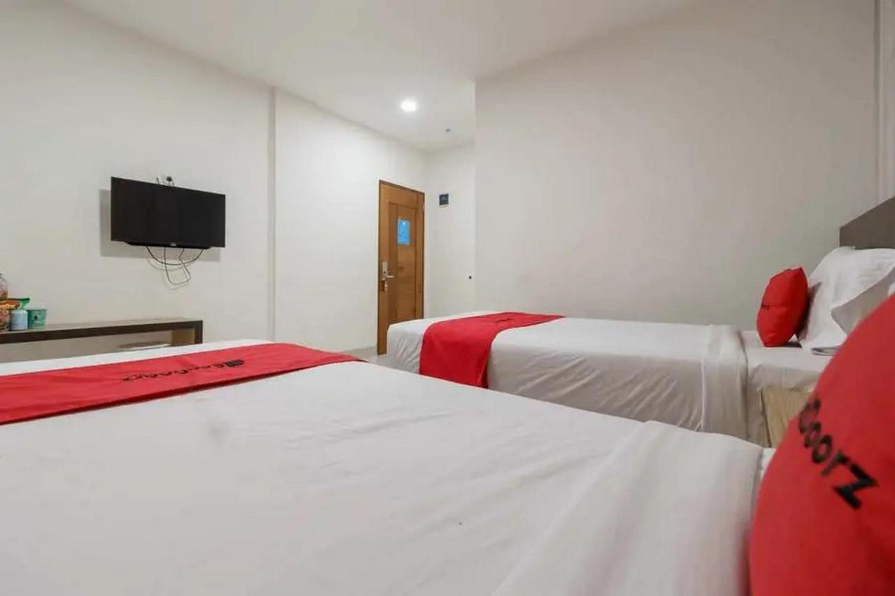 Reddoorz Plus @ Cemara Asri Medan Exterior photo