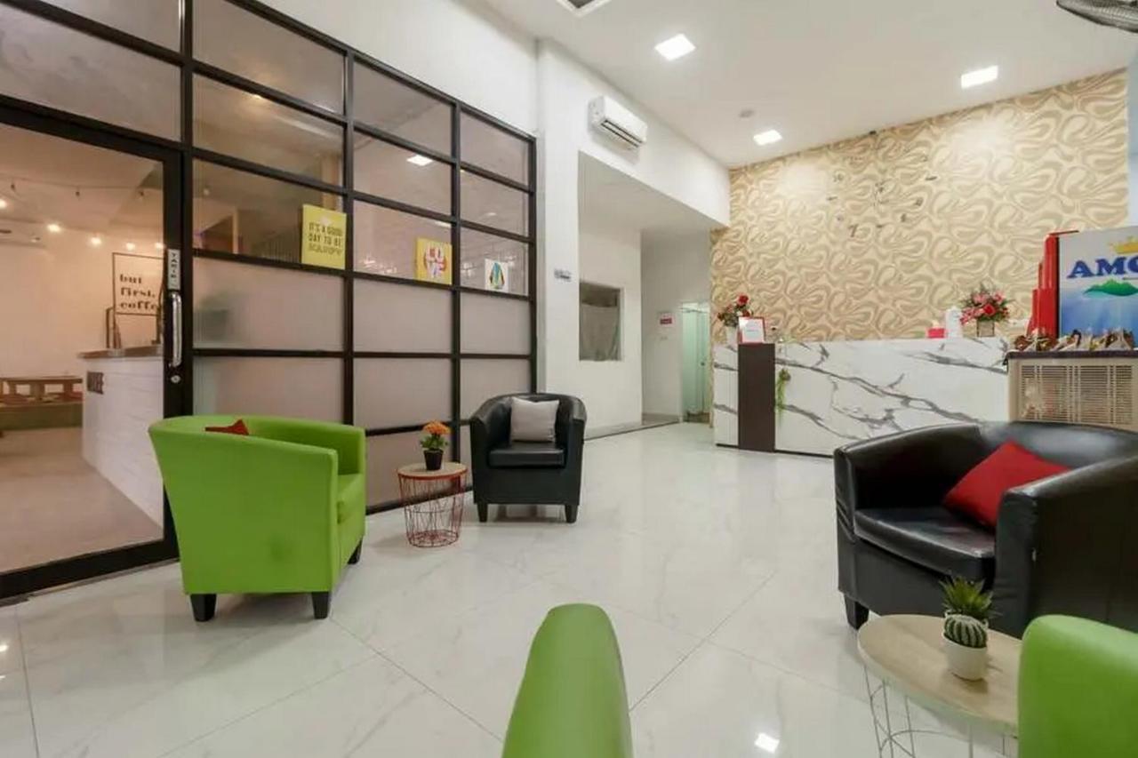 Reddoorz Plus @ Cemara Asri Medan Exterior photo