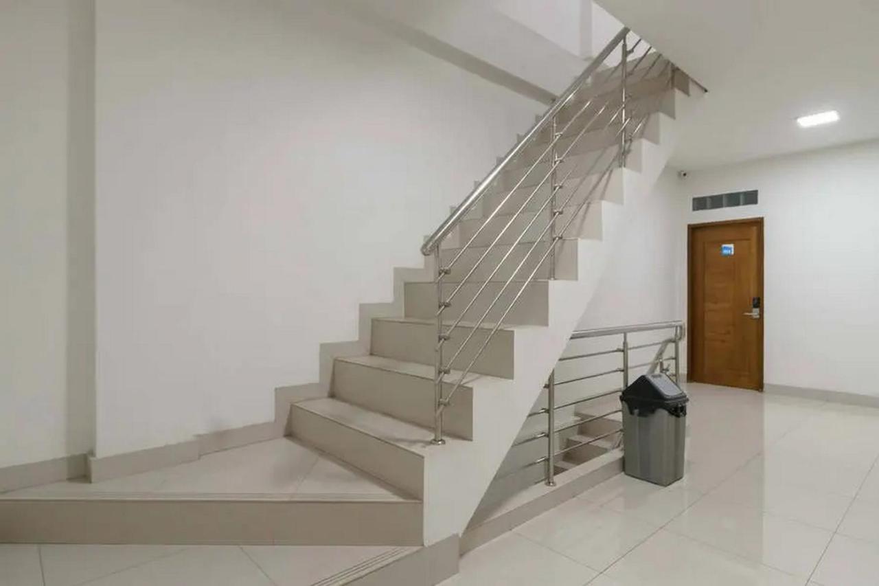 Reddoorz Plus @ Cemara Asri Medan Exterior photo